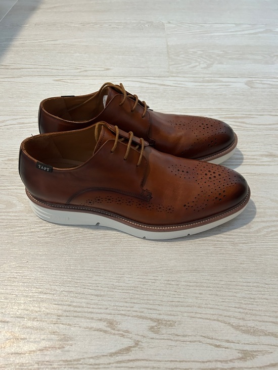 Taft Brown Leather Wingtip Derby with White Sole. Only worn once. main image 4